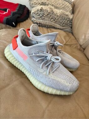 Adidas Yeezy Boost 350 V2 ‘Tail Light’